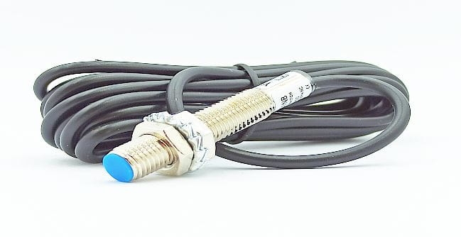 LM8-3001NB czujnik indukcyjny