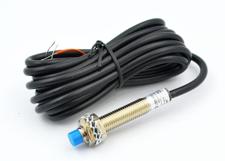 LM8-3002NA czujnik indukcyjny