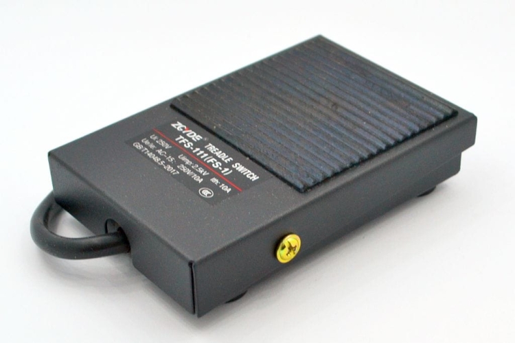 FS-1 przełącznik nożny