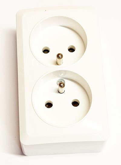 Gniazdo elektryczne natynkowe podwójne.jpg
