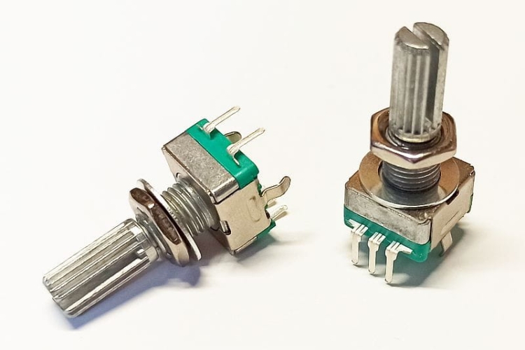 EC-11 przełącznik obrotowy enkoder 30 impulsowy + switch, pionowy