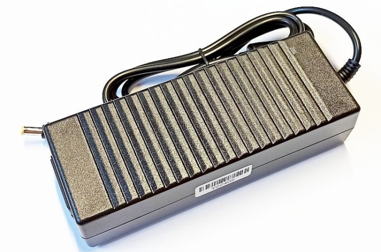 Zasilacz impulsowy desktop 12V / 10A wtyk 2,5/5,5