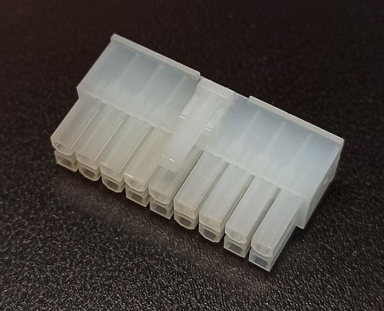 MFH18F gniazdo na kabel