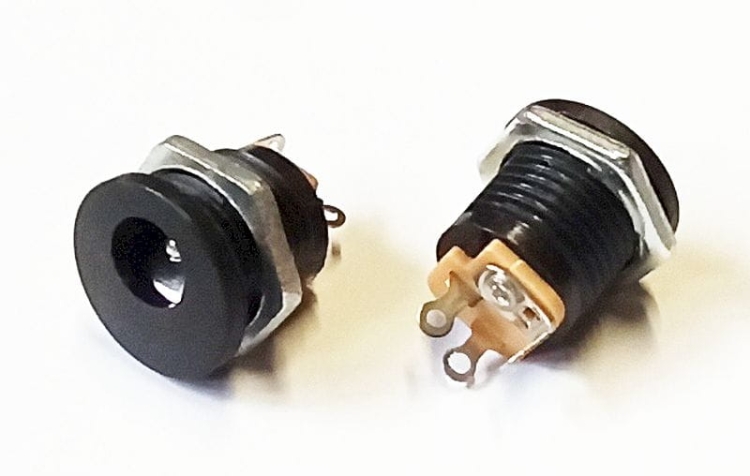 Gniazdo zasilające DC 2,1-5,5 do obudowy plastikowe.jpg