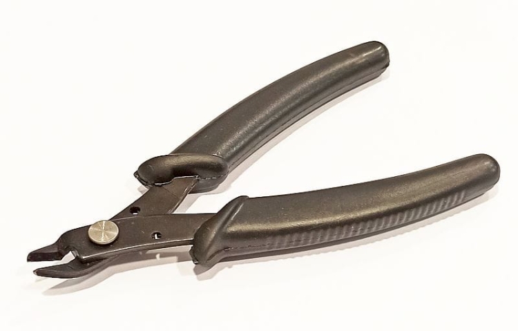 HT-103B obcinaczki boczne.jpg