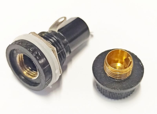 gniazdo bezpiecznika 20mm, wnętrze.jpg