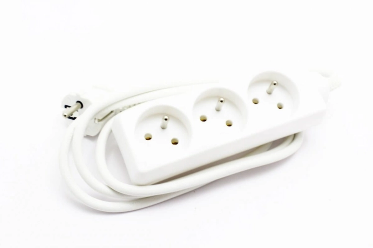 Przedłużacz elektryczny z uziemieniem 3- gniazdo; 1,5m